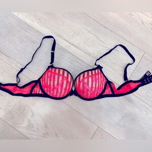 Victoria’s Secret Very Sexy Padded Demi 32C